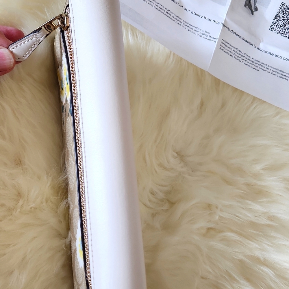 NWOT Coach Daisy Signature Khaki Long Envelope Wallet 🌼🎁 - Picture 13 of 16